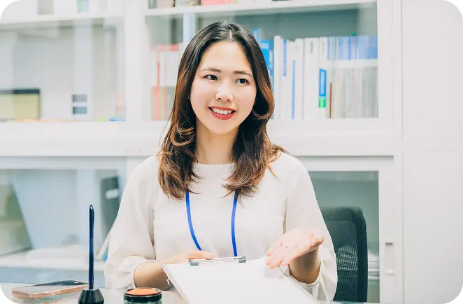 連携推進員が資料を確認している様子
