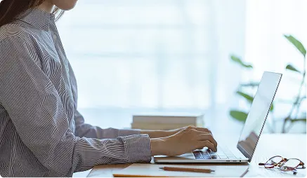 制度・法改正を確認している様子